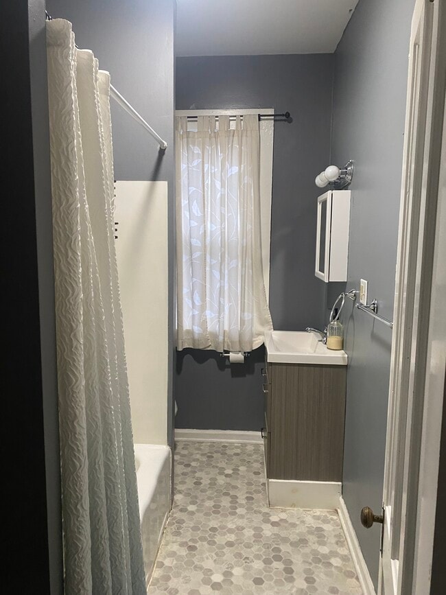 51 Logan St Unit Upper, Auburn, NY 13021 Apartments in Auburn, NY