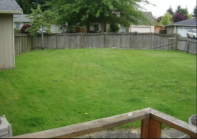 Building Photo - Auburn retro rambler home - 3 bedrooms and...