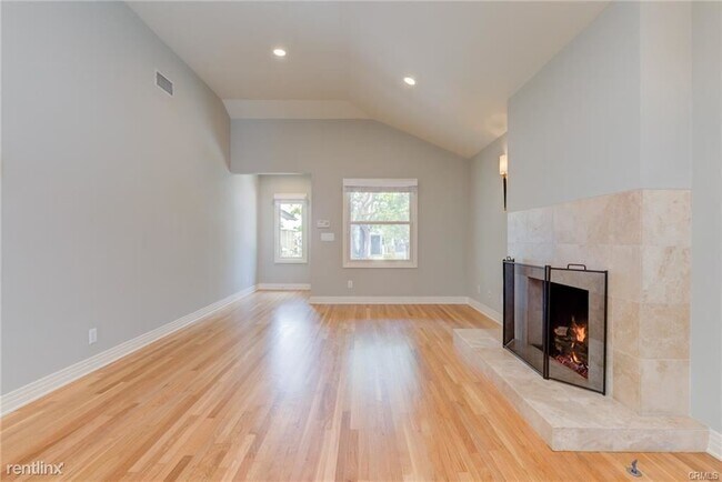 Building Photo - 2 br, 2 bath House - 2604 Elm Ave