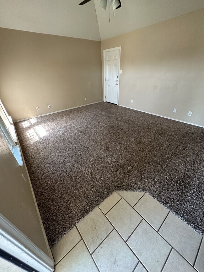 Building Photo - AVAILABLE NOW!