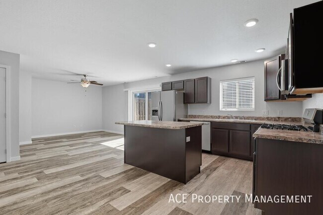 Foto del edificio - 22719 Radar Hill Rd