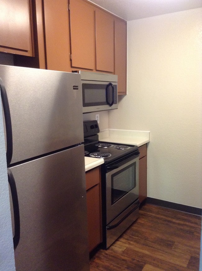 Hilltop Commons Apartments San Pablo, CA