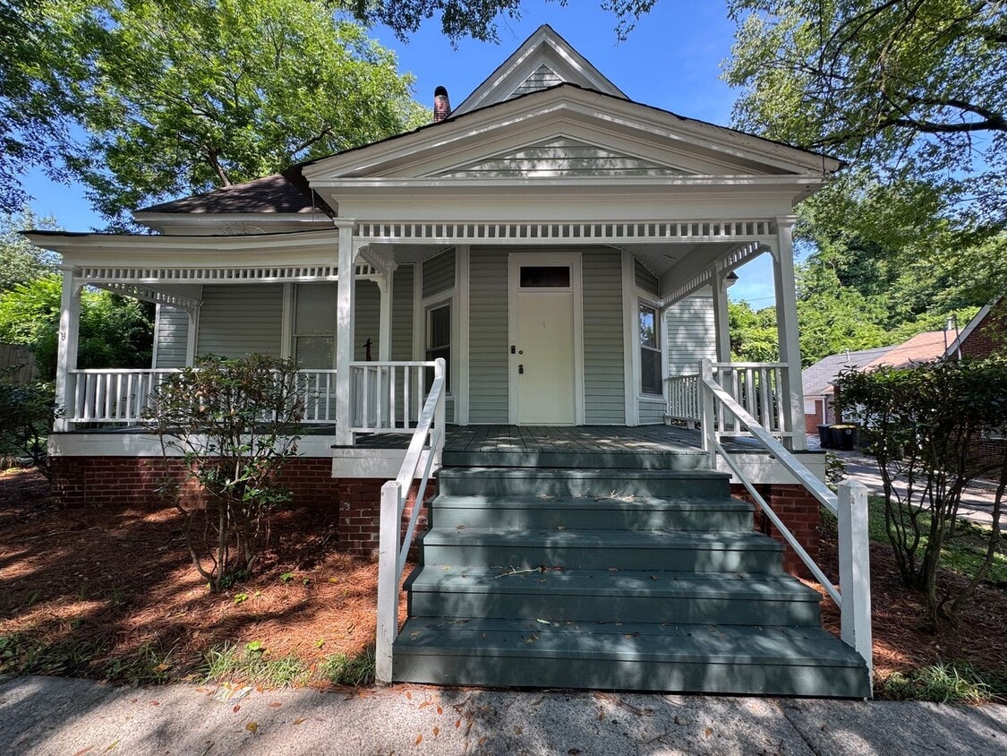 Primary Photo - Large 4/2.5 House in S Rome $1,395