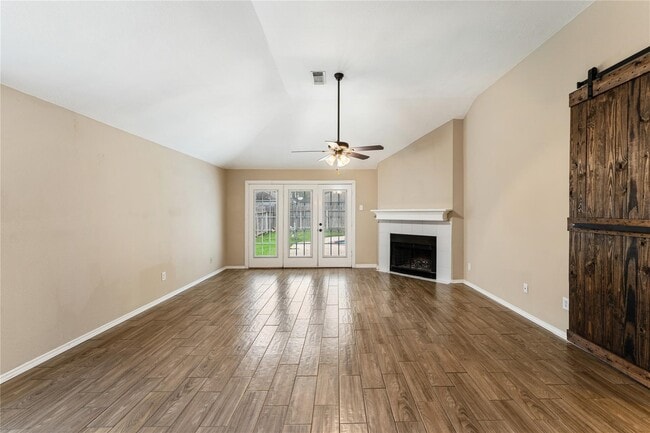 Foto del edificio - 5622 Village Park Dr