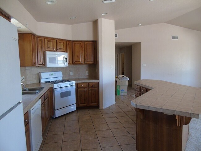 Foto del edificio - Very nice 3 bedroom Foothills home in Estr...