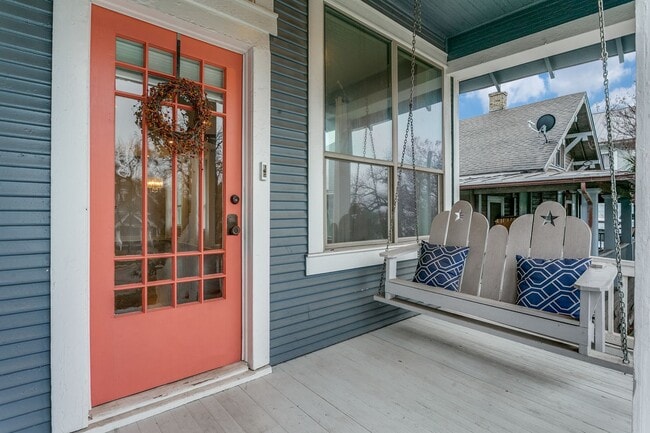 Building Photo - BEAUTIFUL RENOVATION IN WESTFORT
