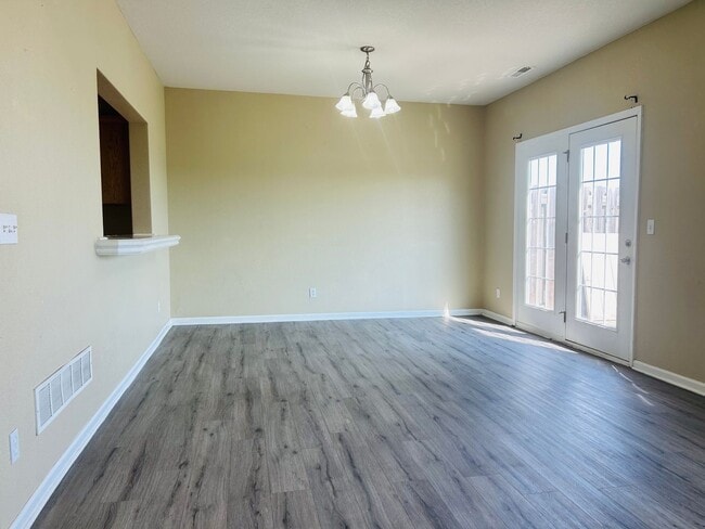 Building Photo - 2705 Kathie Dr
