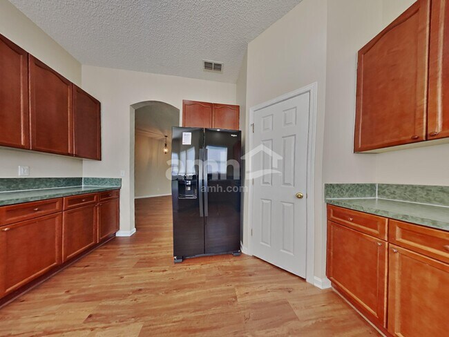 Building Photo - 695 Timbermill Ln