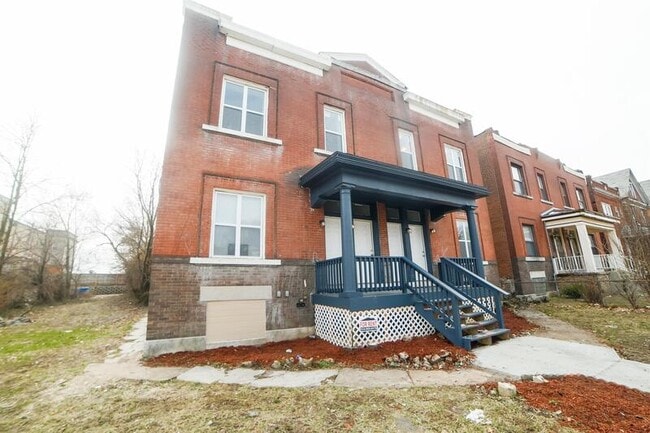 Building Photo - 5040 Lotus Ave
