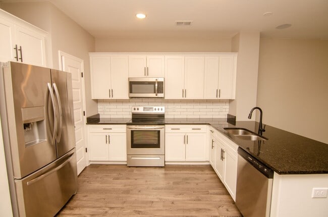 Building Photo - 5026 Isabella Ln