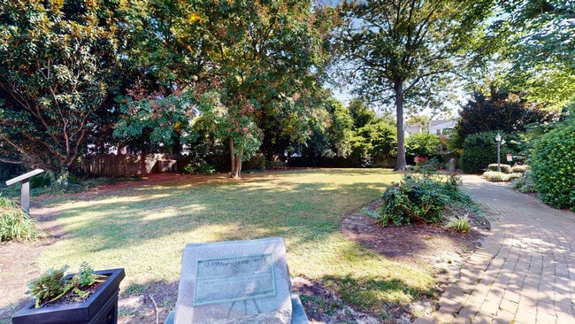 Photo - TC411 Dinwiddie St House