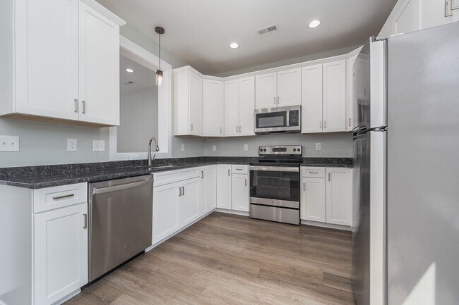 Foto del edificio - 3 Bedroom Townhouse in Campbell County