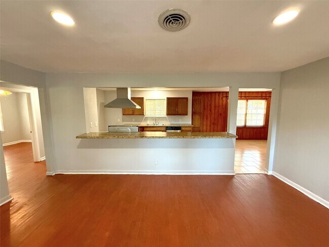 Foto del edificio - 2206 Eriksson St