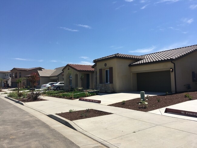 Photo - Do not disturb the tenants, You must apply... House