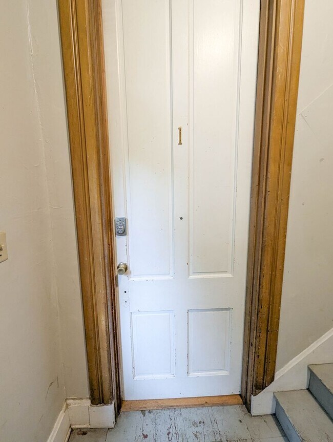 Building Photo - 32 Conklin St