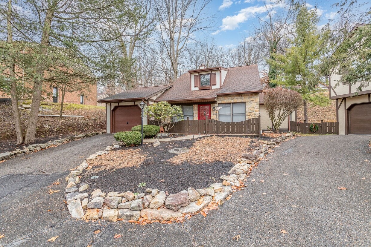 Primary Photo - Single Family 2 Bedroom 2 Bathroom Home Fo...
