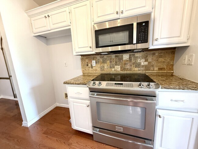 Foto del edificio - 427 N Rockford Pl