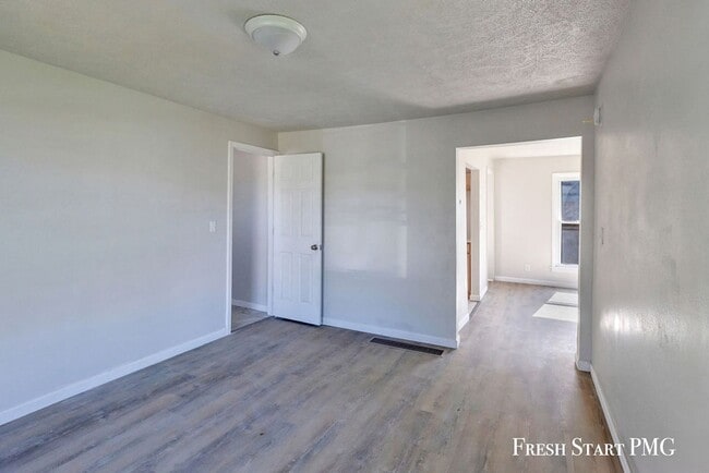 Building Photo - Comfort, Convenience & Community in Lansing