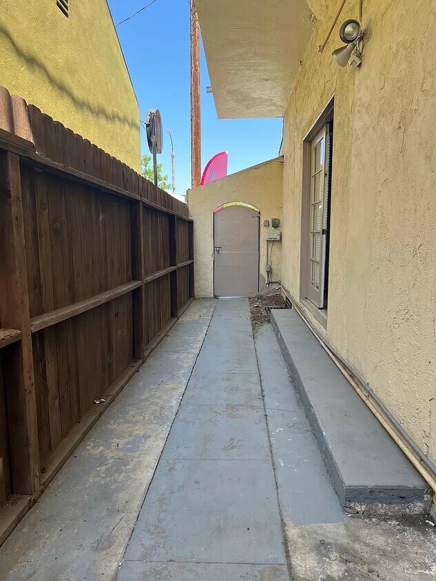Foto principal - 3937 Long Beach Blvd