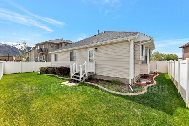 Building Photo - 1011 E Wyndom Way