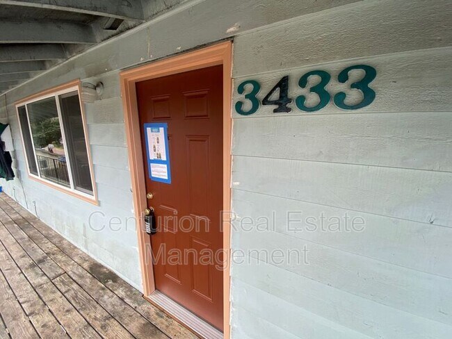 Building Photo - 3433 3rd Ave SE