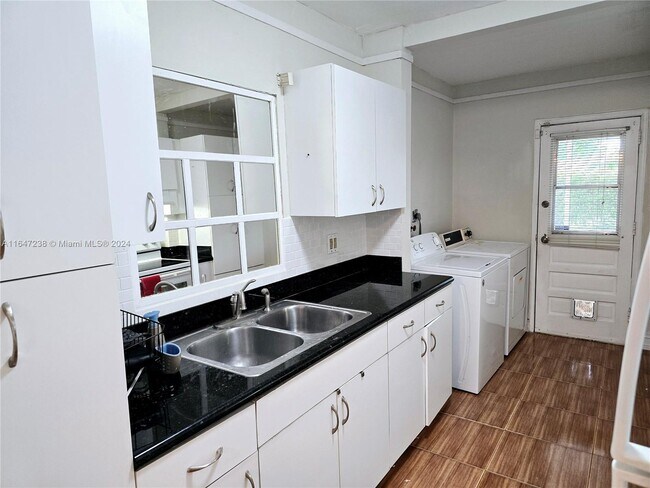 Foto del edificio - 18441 NE 20th Pl