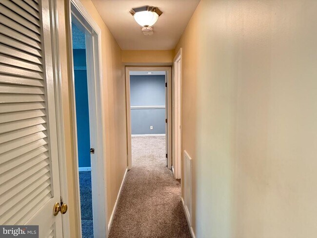 Building Photo - 95 Kenwood Dr