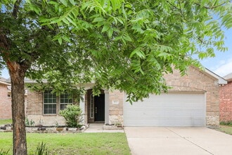 Building Photo - 833 Bens Dr