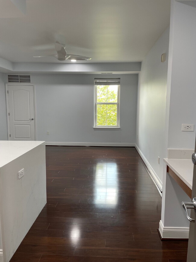 Foto del edificio - "Chic Urban Retreat: Stylish 1-Bed Condo w...
