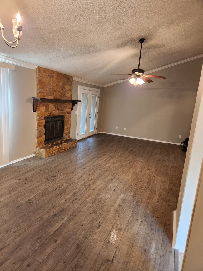 Building Photo - 170 Forestview Cir