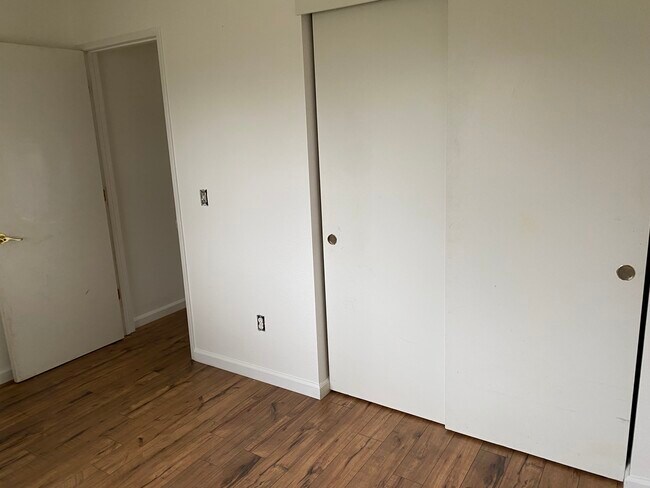 Room 1 downstairs - 1253 Ravenshoe Way