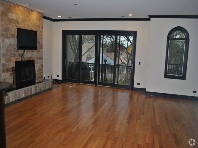 Building Photo - 6318 N Albany Ave