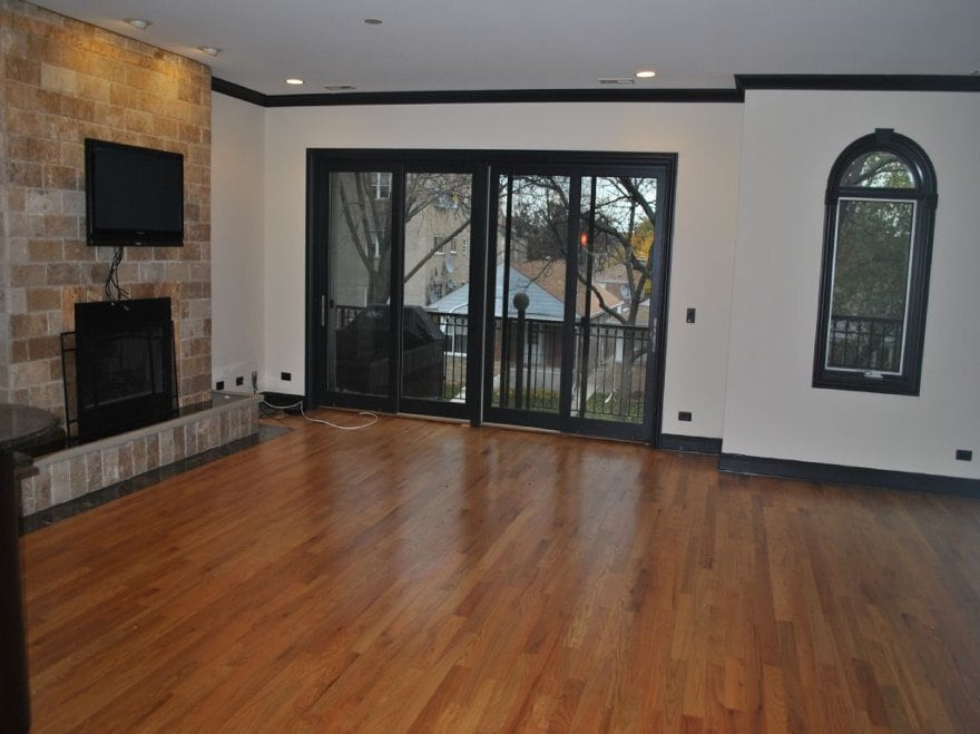 Primary Photo - 6318 N Albany Ave