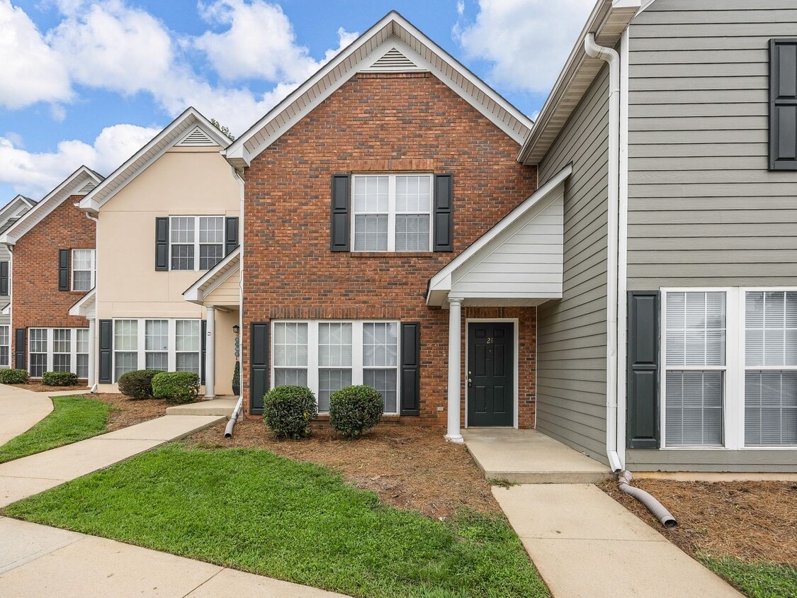 Primary Photo - Freshly Renovated 2 BR, 2.5 BA Townhome Ce...