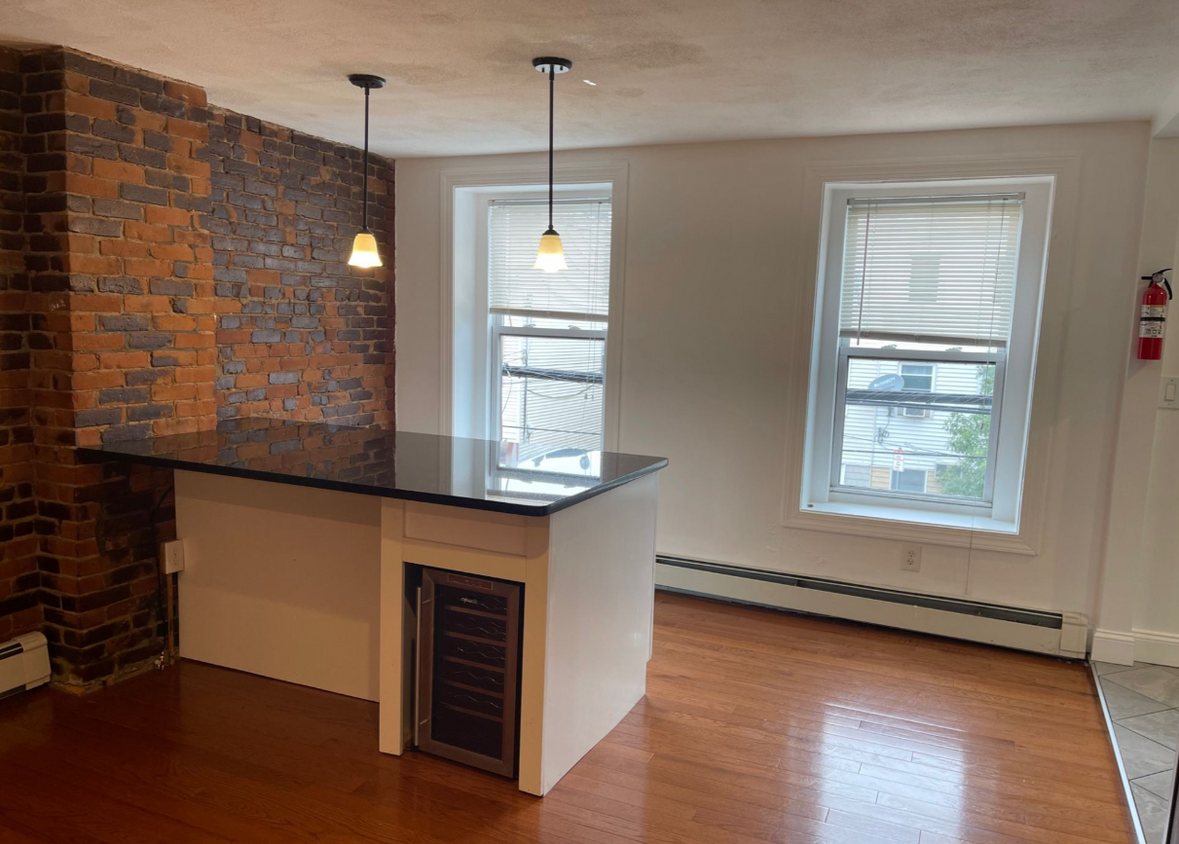 Foto principal - 349 Sumner St