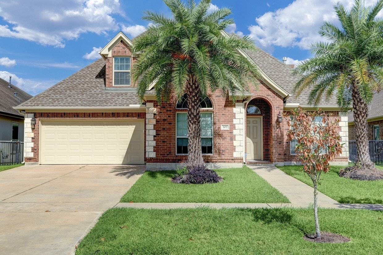 Primary Photo - 307 Twin Timbers Ln