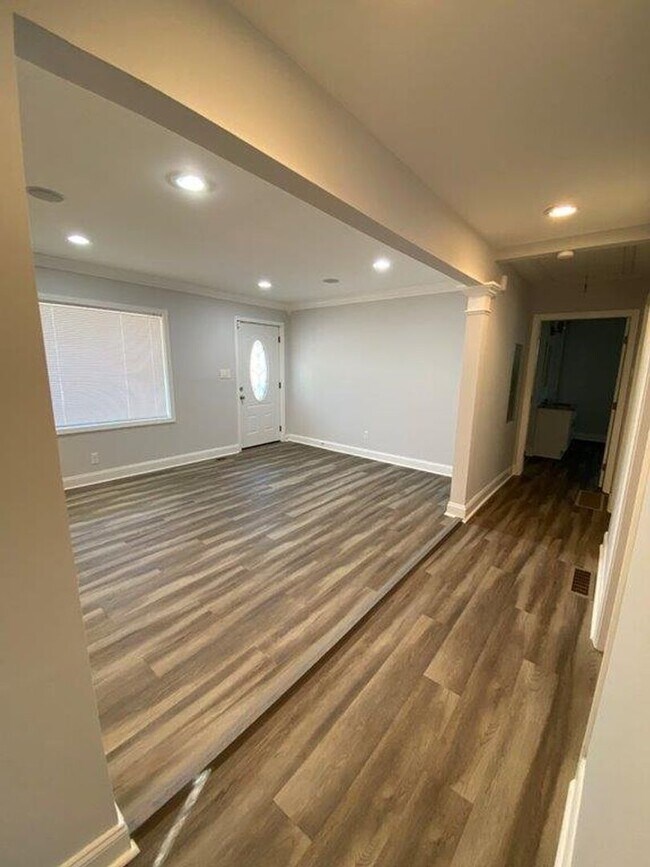Foto del edificio - BEAUTIFULLY RENOVATED 3br/2ba BUNGALOW!!!!...