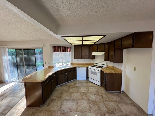 Foto del edificio - 8224 Canyon Oak Dr