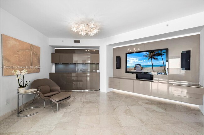 Foto del edificio - 4779 Collins Ave