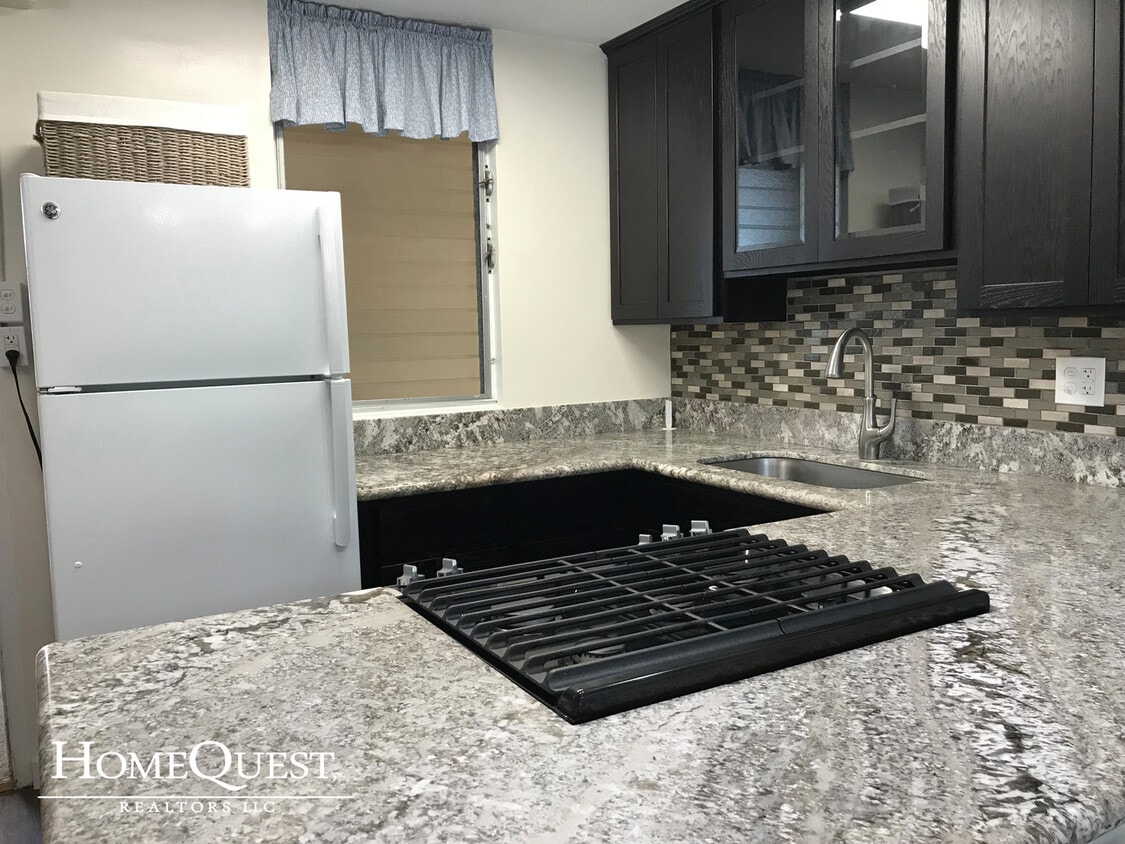 Beautiful Upgraded 2/1/1 in Kaneohe - Most Utilities Included! - Beautiful Upgraded 2/1/1 in Kaneohe - Most Utilities Included!