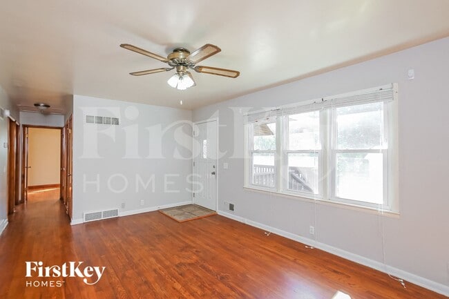 Building Photo - 1012 Magnolia W