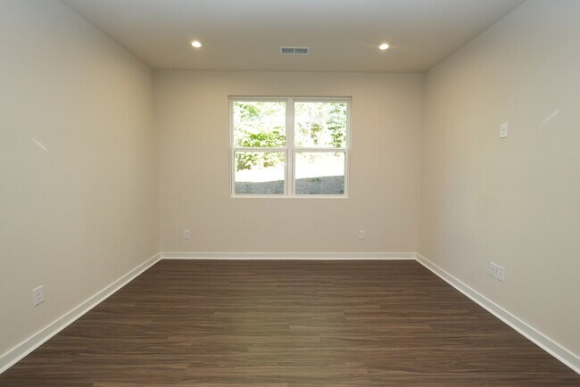 Foto del edificio - Brand New 3-Bedroom Townhome in Prime Charlotte Location!