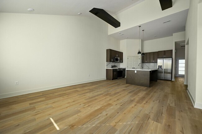 Foto del edificio - Stunning 2-bedroom, 2-bathroom Townhome In Raymore MO