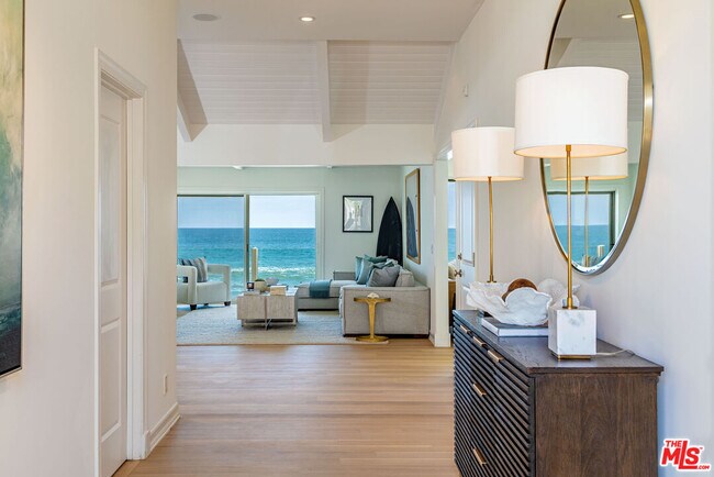 Foto del edificio - 24314 Malibu Rd