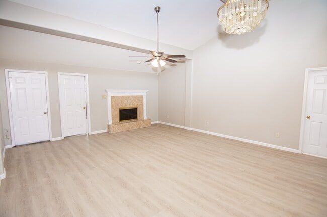 Building Photo - 2611 Ashington Dr