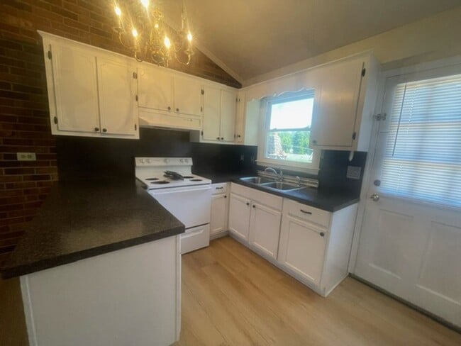 Building Photo - Quail Ridge Apartments 2