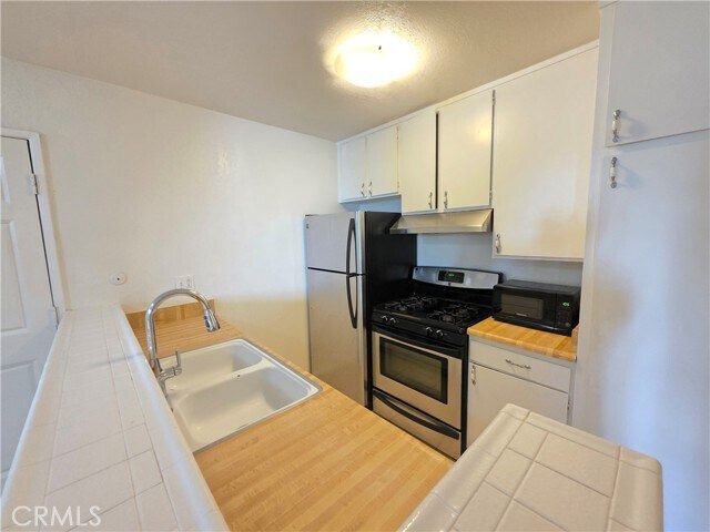 Foto del edificio - 18645 Hatteras St