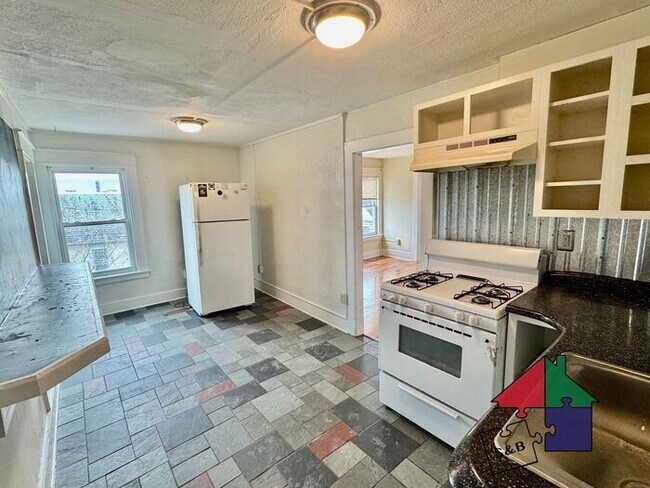 Building Photo - Amazing Two Bedroom in Burlington - $500 OFF FIRST MONTHS RENT WHEN YOU SIGN A LEASE BY 9/15!