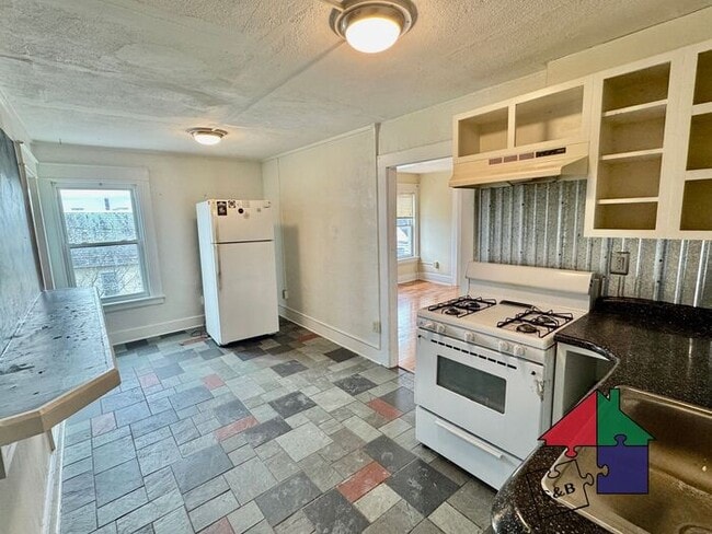 Photo - Amazing Two Bedroom in Burlington - $500 OFF FIRST MONTHS RENT WHEN YOU SIGN A LEASE BY 10/15! House