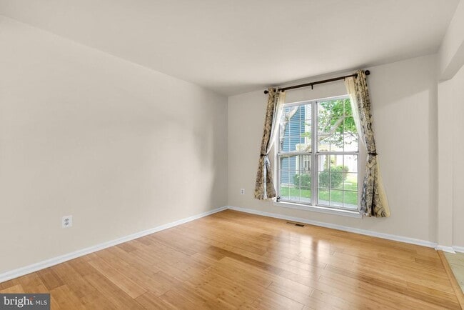 Building Photo - 13 Dinsdale Ct